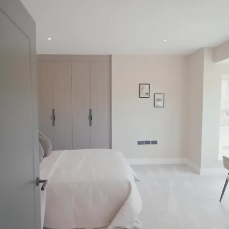 Luxury With Jacuzzi, Sauna, Gym And Barbeque Πράγα