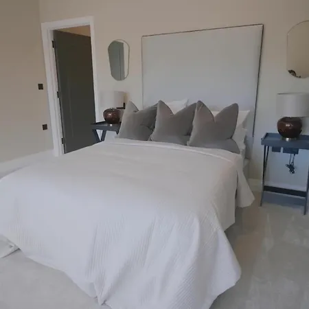 Luxury With Jacuzzi, Sauna, Gym And Barbeque Villa Prága