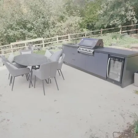 Villa Luxury With Jacuzzi, Sauna, Gym And Barbeque