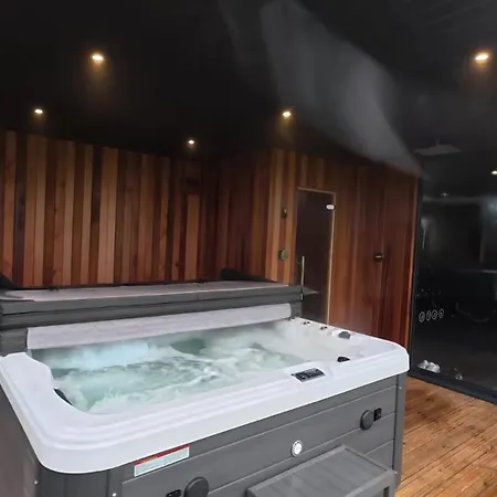 Luxury With Jacuzzi, Sauna, Gym And Barbeque *
