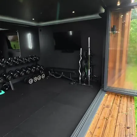 Luxury With Jacuzzi, Sauna, Gym And Barbeque Villa *